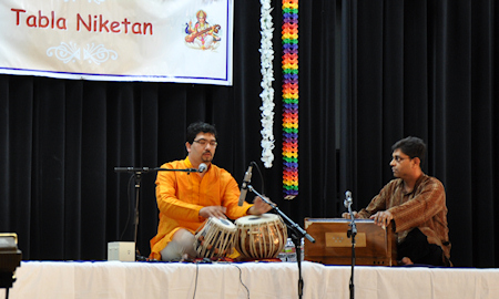 Shri. Prafulla Athalye during his solo performace