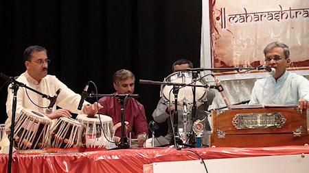 Satish Tare accompanying Shridhar Phadke